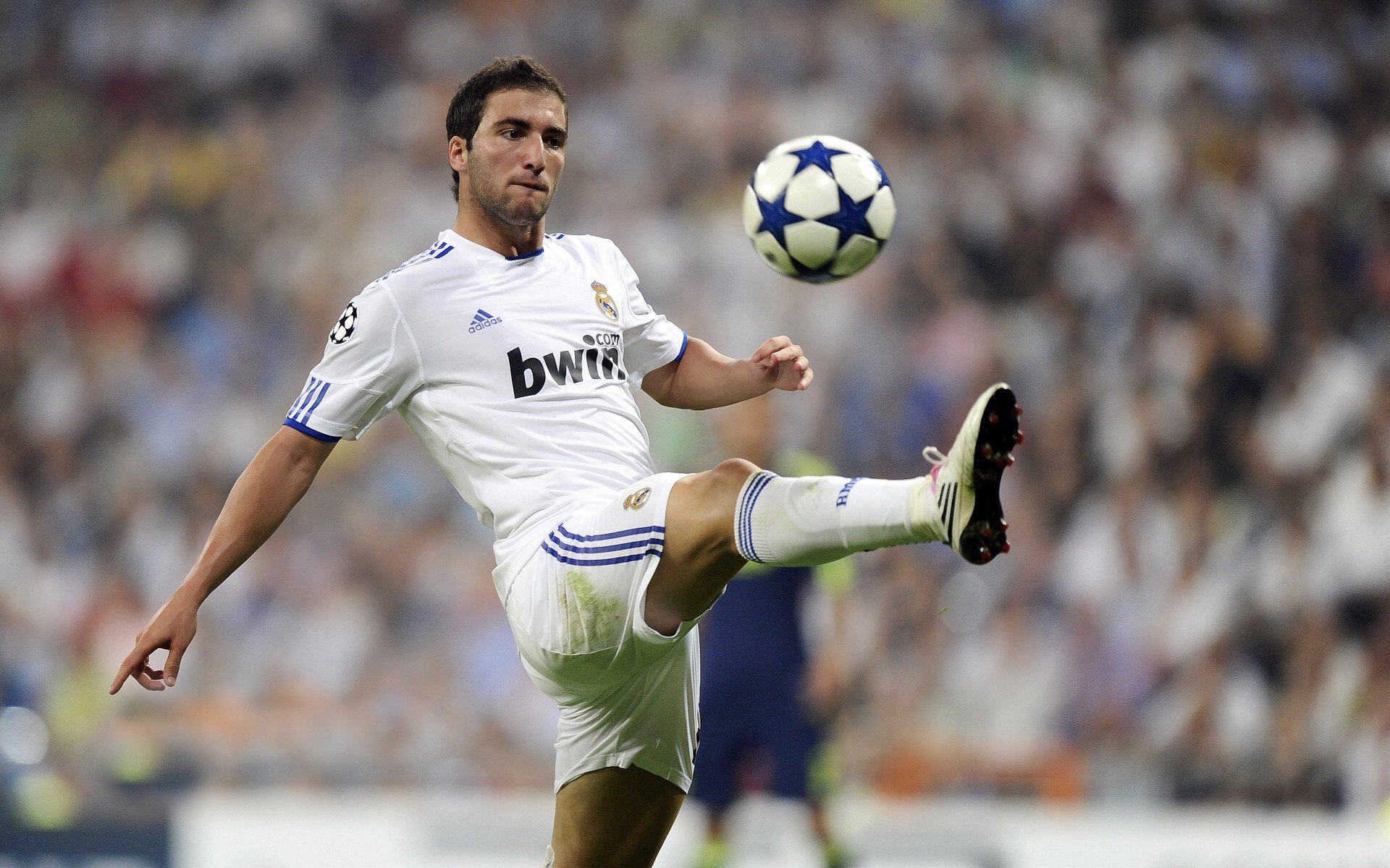 世锦赛转会风云：那不勒斯盯上锋线强援，萨拉赫或成交易筹码