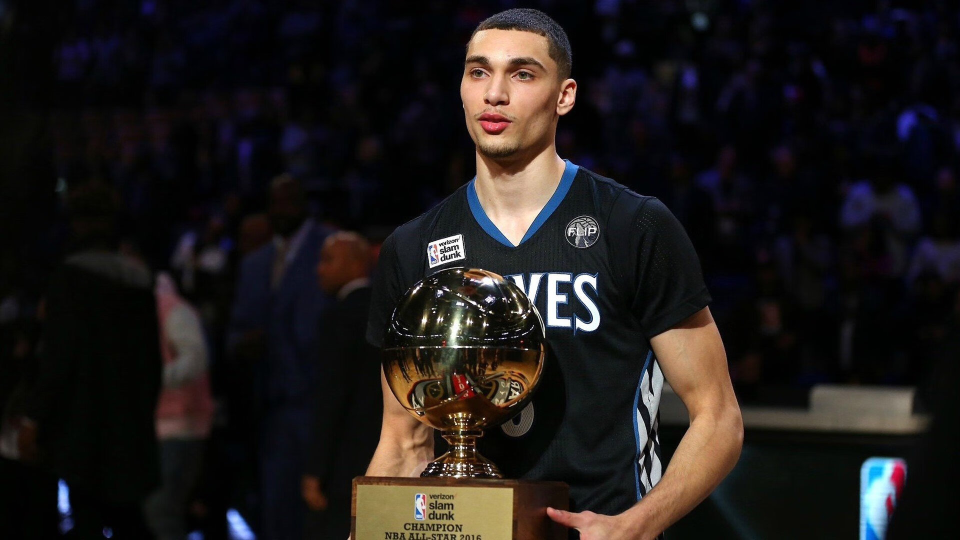 美网常规赛激情夜！利拉德里突外投，圣安东尼奥马刺绝杀休斯顿火箭